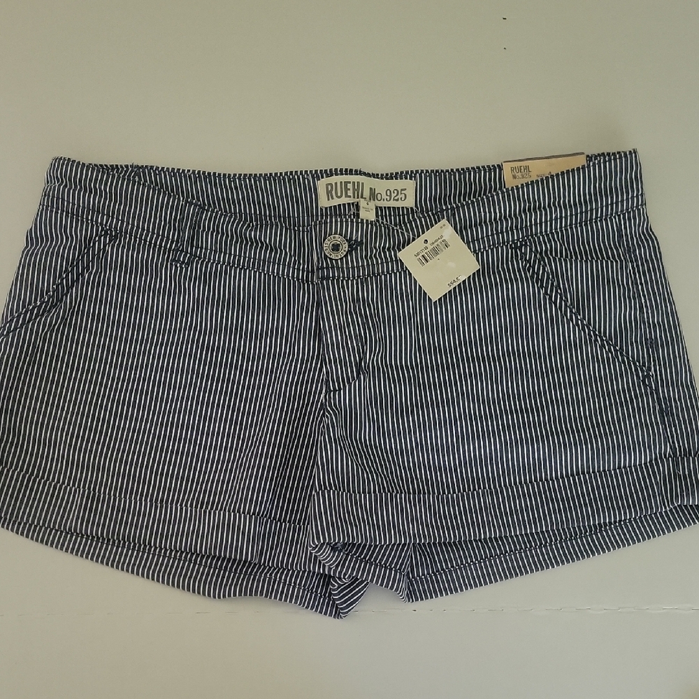 NWT Ruehl No.925 Blue and White Jean Shorts with Striped Pattern. Size 4.
